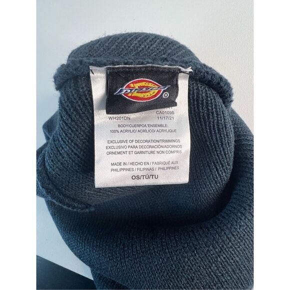 NWT Dickies Basic Black Stretchy Warm Beanie Style Hat - Picture 3 of 3